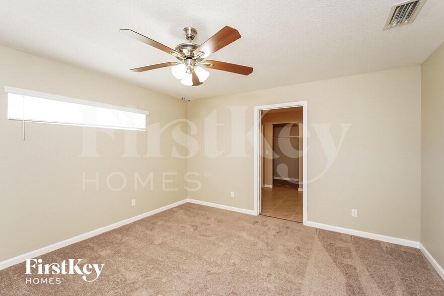 Building Photo - 283 SW Tulip Blvd