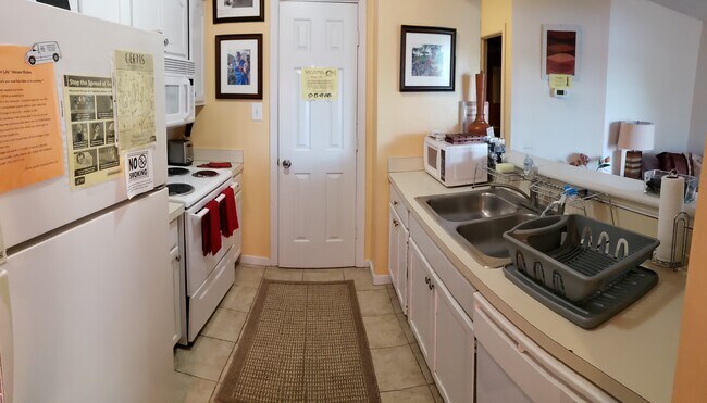 Kitchen - 536 Lanier Crescent