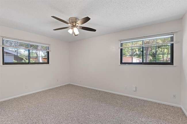 Building Photo - 325 Heartwood Dr