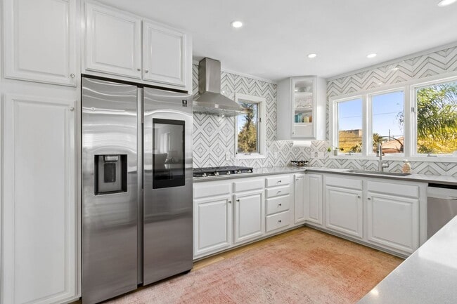 Building Photo - Steps to the Ocean! 3/3, 2198sq', Ocean View, Furnished