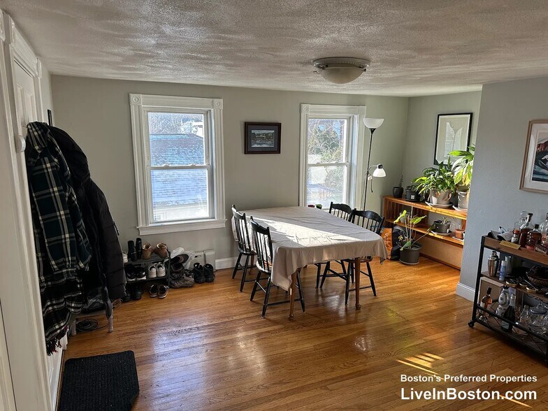 Building Photo - 331 Faneuil St