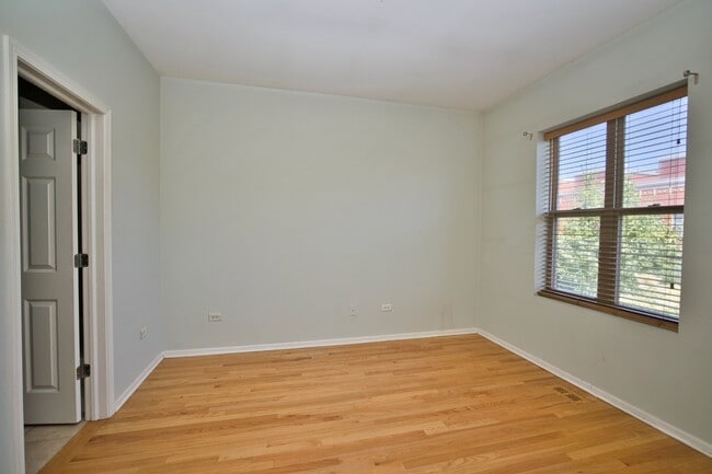 Building Photo - 353 E Eastgate Pl