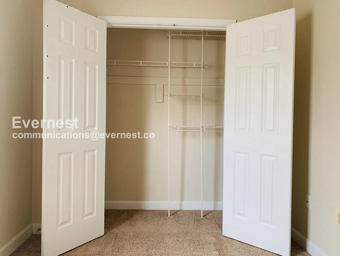 Building Photo - 12132 Salemtown Dr