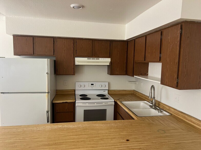 Building Photo - 1425 Henry Dr