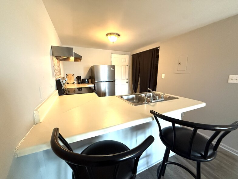 Building Photo - 6850 Blue Heron Blvd