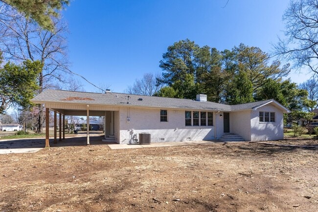 Building Photo - Close to downtown Athens! Beautifully renovated home with charm!