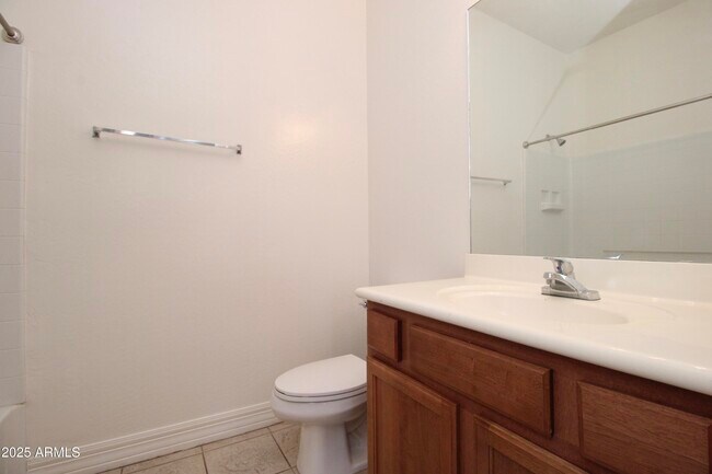 Building Photo - 1456 E 9th St