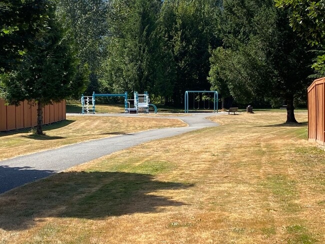 Building Photo - Wonderfully maintained home in quiet neigh...