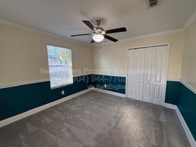 Building Photo - 12947 Tree Wy Ct N