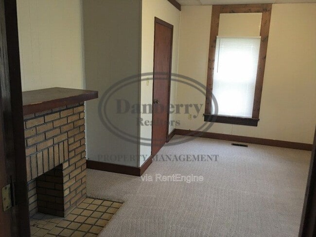 Building Photo - 319 Frazer St