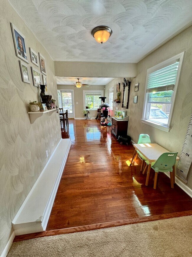 Building Photo - BEAUTIFUL HOME CLOSE TO AIRPORT AND MILITARY BASE.