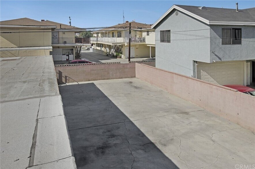 Building Photo - 11715 Menlo Ave