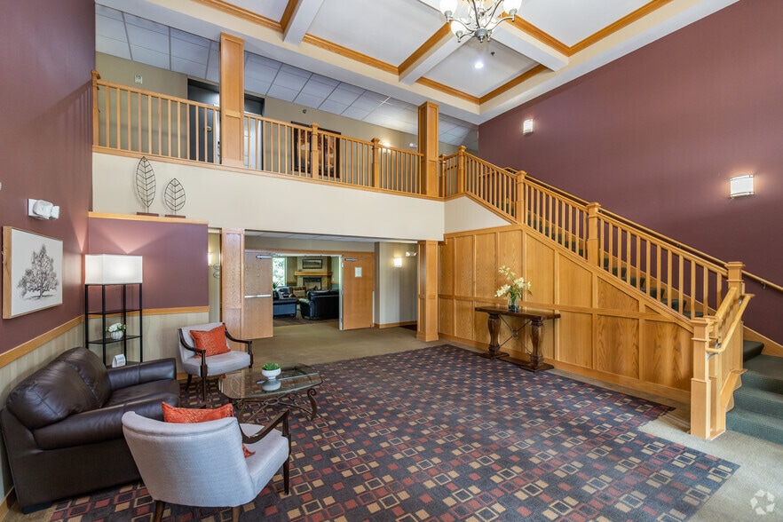 Lobby Photo - Lakeville Woods