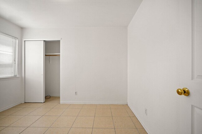 Building Photo - BEAUTIFUL EASTSIDE EL PASO HOME