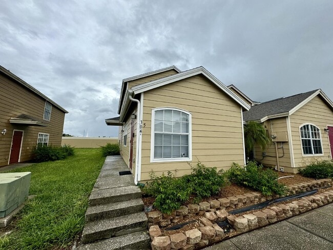 Building Photo - Cozy 1-Bedroom Townhouse in Davenport