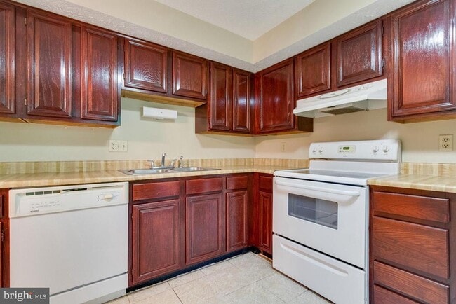 Building Photo - 8044 Steeple Chase Ct