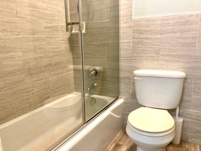 Building Photo - 2 bedroom, 2.5 bath condo in "The Islands"