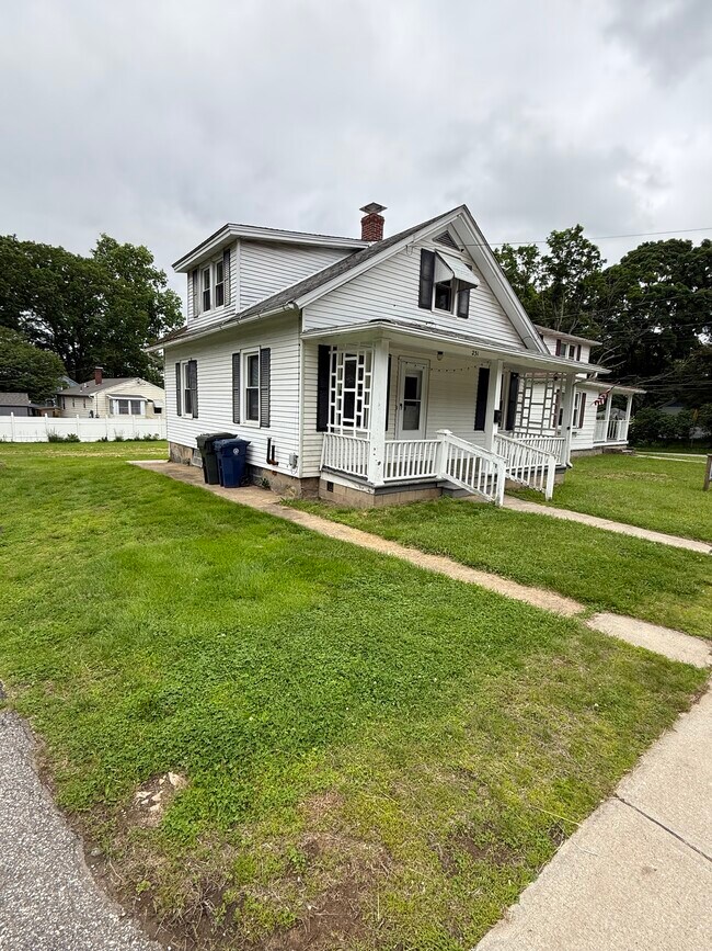 Building Photo - 231 Mansfield Ave