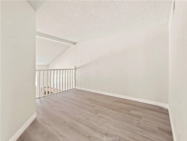 Building Photo - Luxurious 2-Bedroom Townhome with Loft in ...