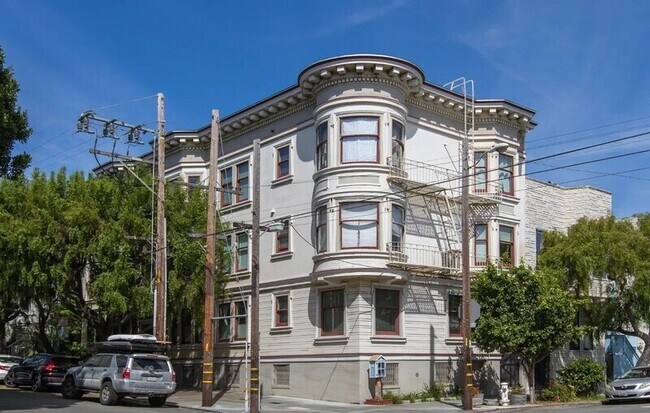Building Photo - 206 Steiner St