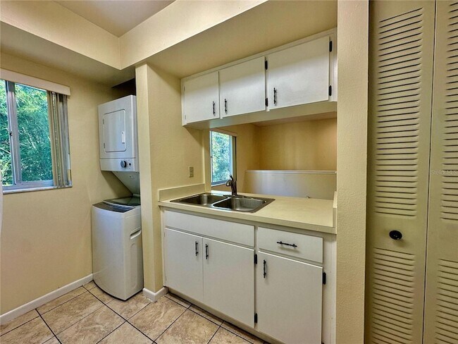 Building Photo - 630 Pavare Ct