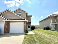 Building Photo - 816 SW Peach Tree Ln