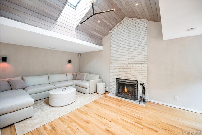 Building Photo - 8 Lovell Rd