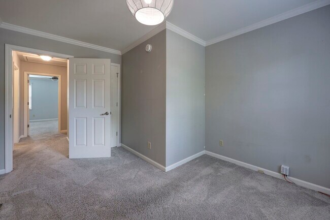 Building Photo - 1135 Clifton Ln