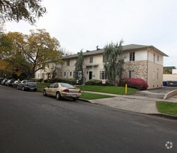 Building Photo - 1631-1649 Rodney Dr