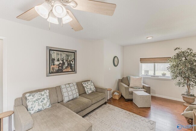 Building Photo - 1907 Waxleaf Green SE