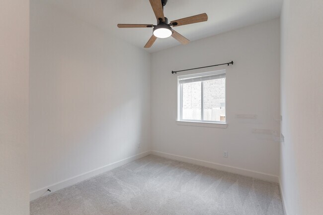 Building Photo - 972 Terlingua Creek Dr