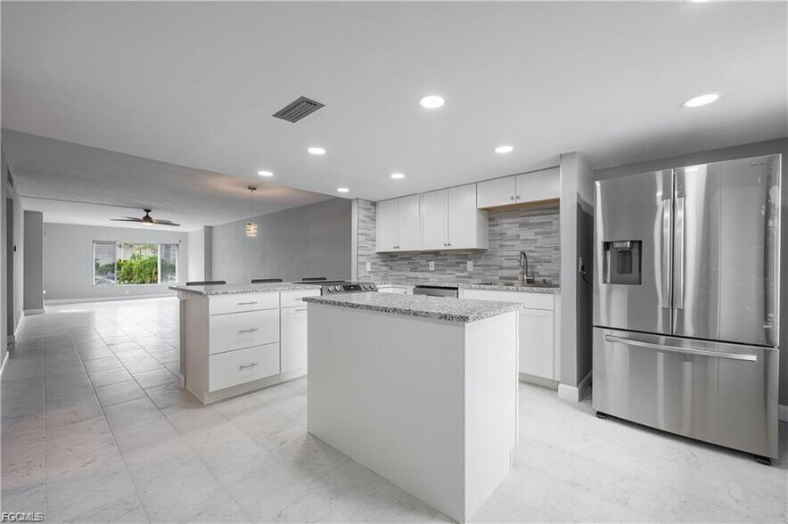 Building Photo - 2244 Winkler Ave