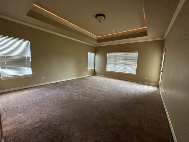 Building Photo - 5300 Oak Meadow Dr