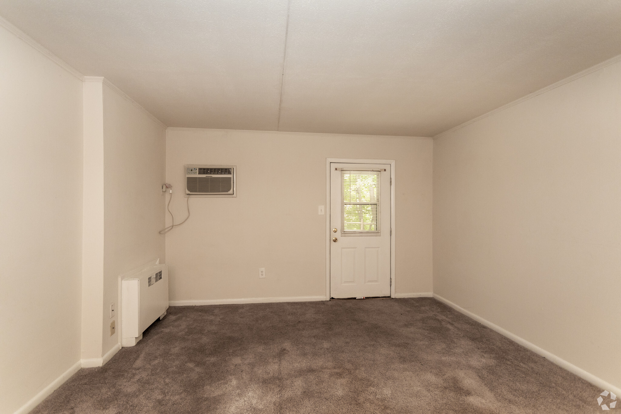 Living Area - Glen Manor Apartments