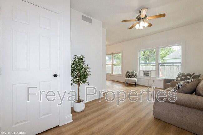 Building Photo - 1547 13th St