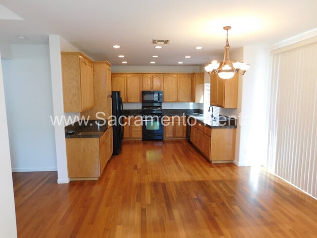 Building Photo - Very Nice Updated 4bd/3ba Rancho Cordova H...