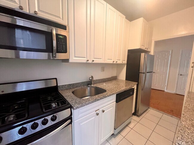 Building Photo - 124 E 24th St