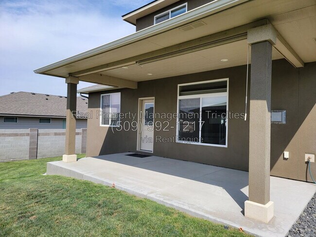 Building Photo - 1108 S Kansas Pl