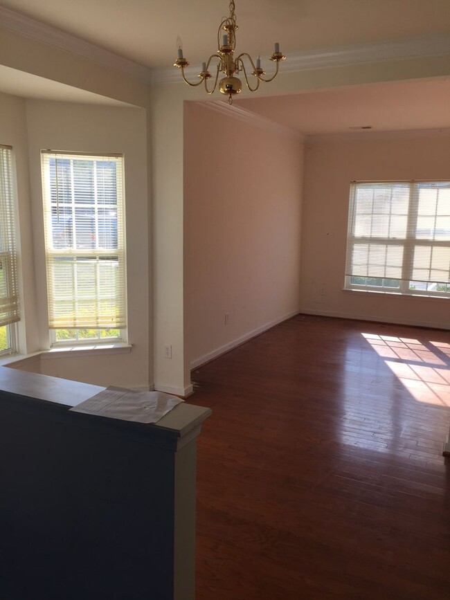 Building Photo - Beautiful Townhouse To Rent in Easter Henrico