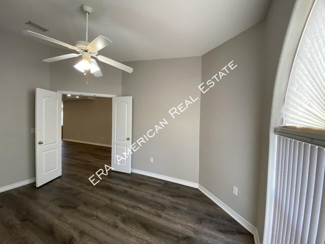 Building Photo - 2110 Bahama Dr