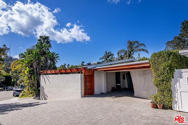 Building Photo - 8405 Edwin Dr