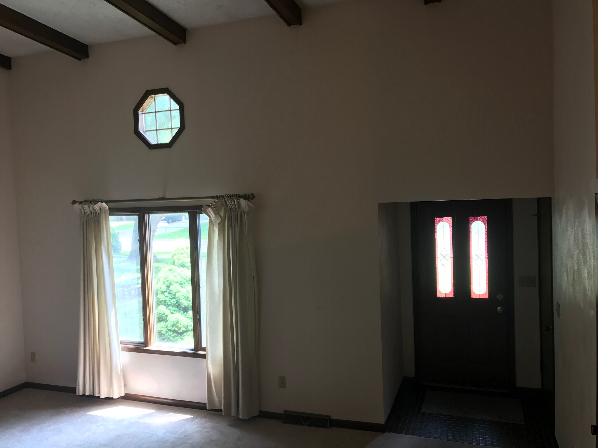 Building Photo - 1458 Eastview Dr