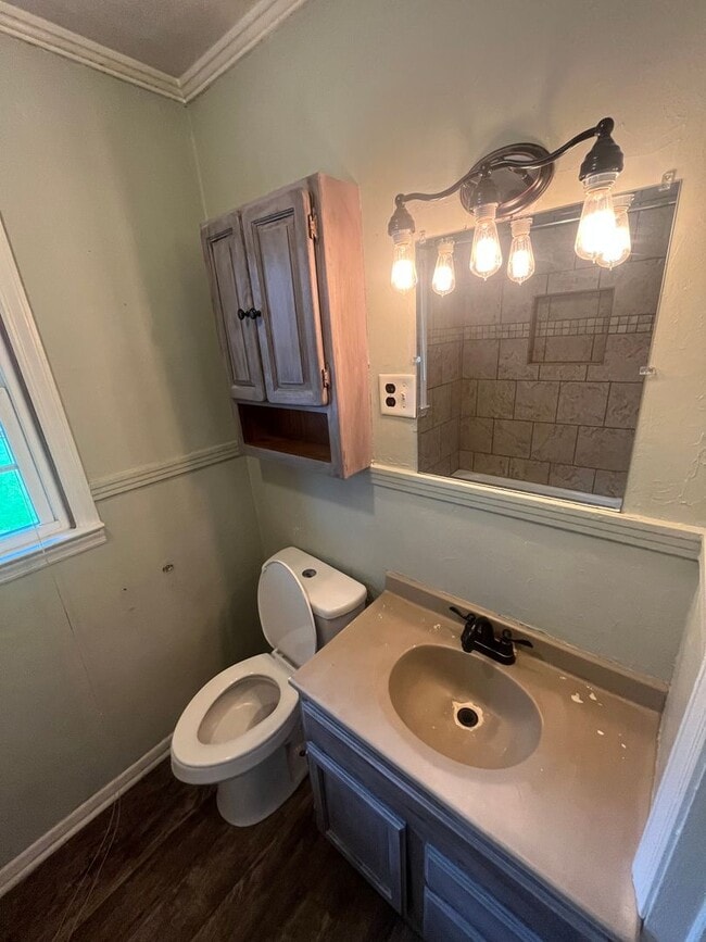 Building Photo - 3 Bed/2 Bath Home