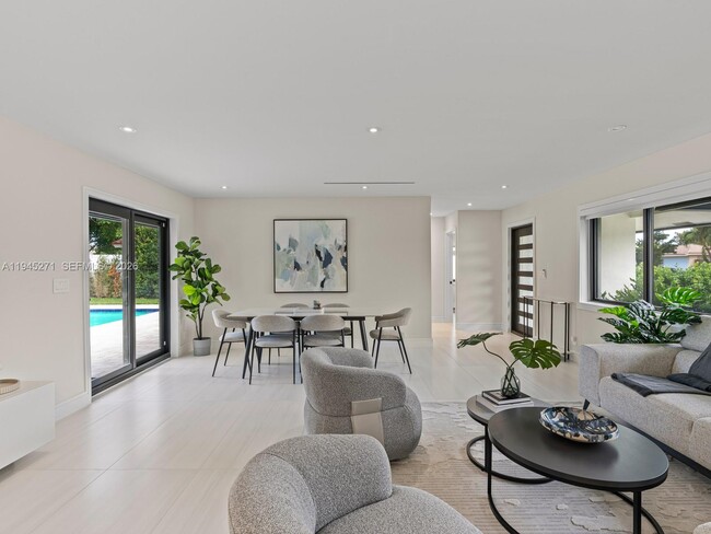 Building Photo - 511 SE 14th St