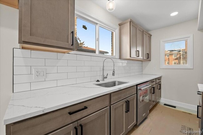 Building Photo - 16200 Parkside St