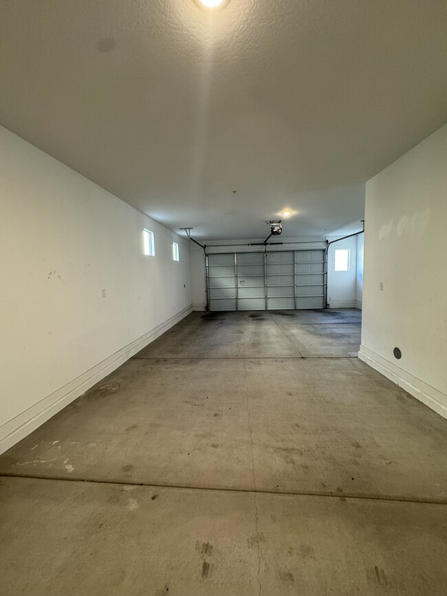 Building Photo - 1784 N 208th Ave