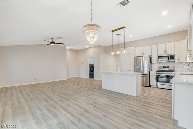 Building Photo - 1979 Joy View Ln