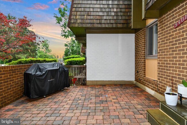 Building Photo - 9401 Hickory View Pl
