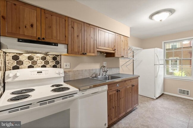 Building Photo - 13143 Putnam Cir