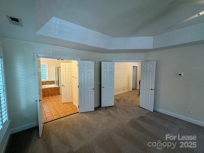 Building Photo - 7127 Weddington Brook Dr